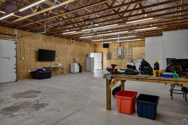 7641 SE Croco RD, Berryton, KS 66409
