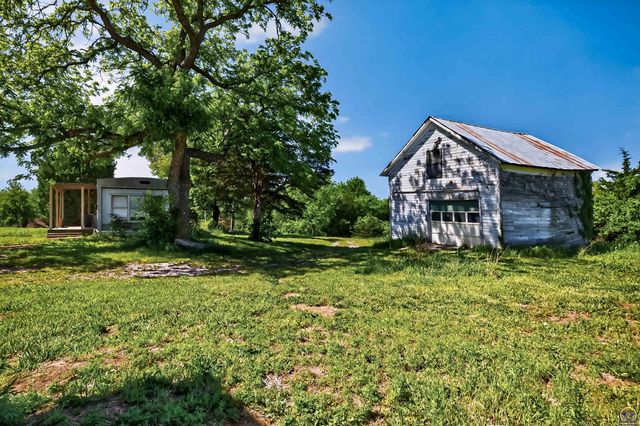 7641 SE Croco RD, Berryton, KS 66409