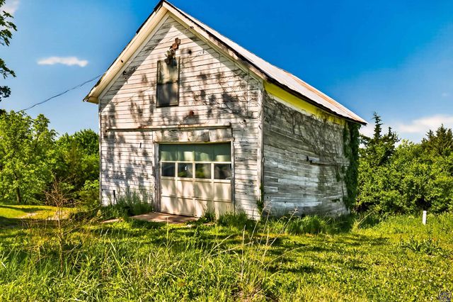 7641 SE Croco RD, Berryton, KS 66409