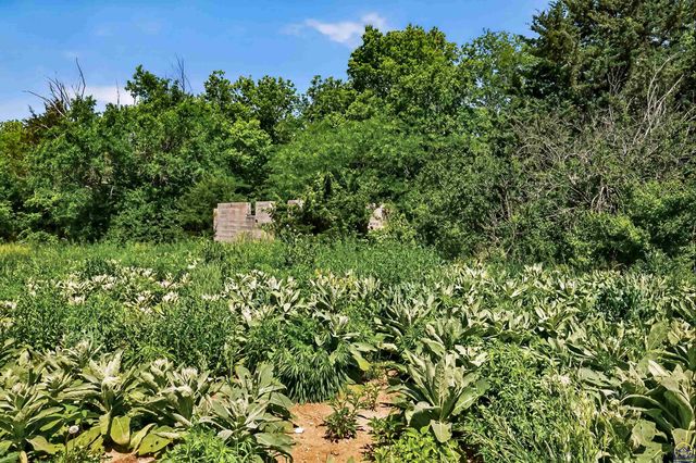 7641 SE Croco RD, Berryton, KS 66409