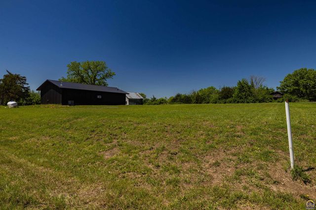 7641 SE Croco RD, Berryton, KS 66409