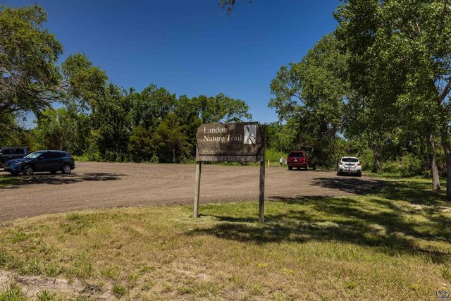 7641 SE Croco RD, Berryton, KS 66409