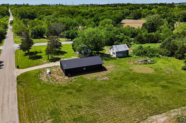 7641 SE Croco RD, Berryton, KS 66409