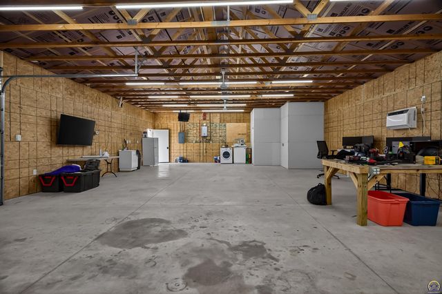7641 SE Croco RD, Berryton, KS 66409