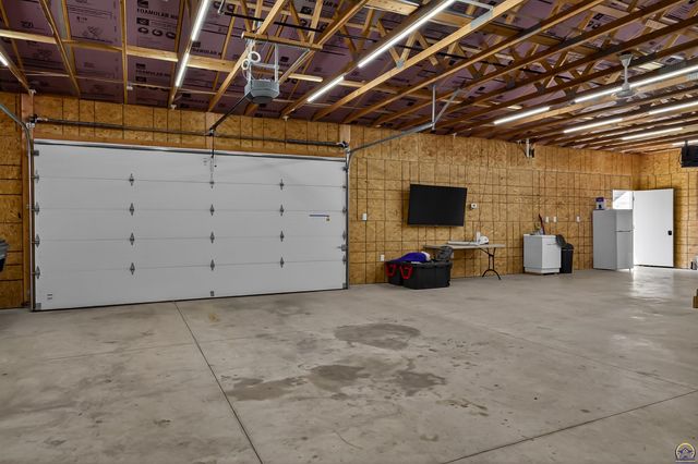 7641 SE Croco RD, Berryton, KS 66409