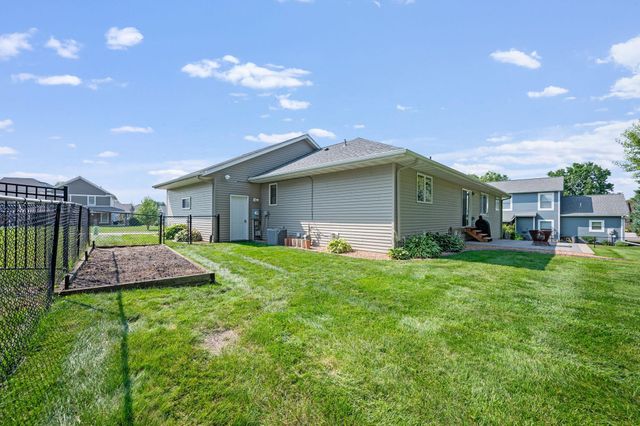 105 Hidden Oaks Circle, Mankato, MN 56001