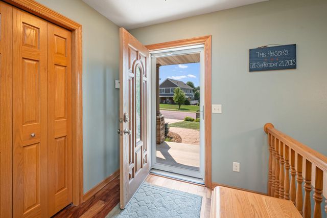 105 Hidden Oaks Circle, Mankato, MN 56001