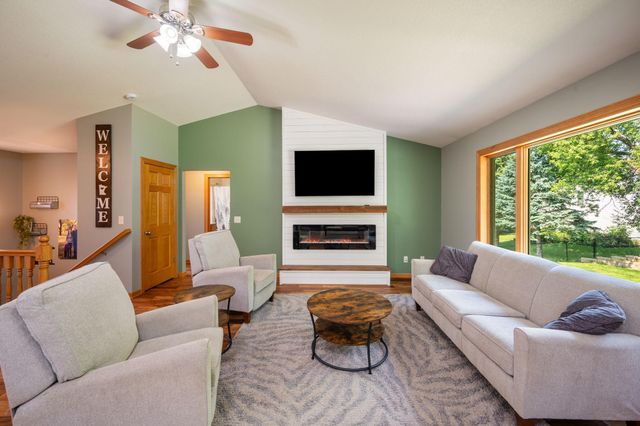 105 Hidden Oaks Circle, Mankato, MN 56001