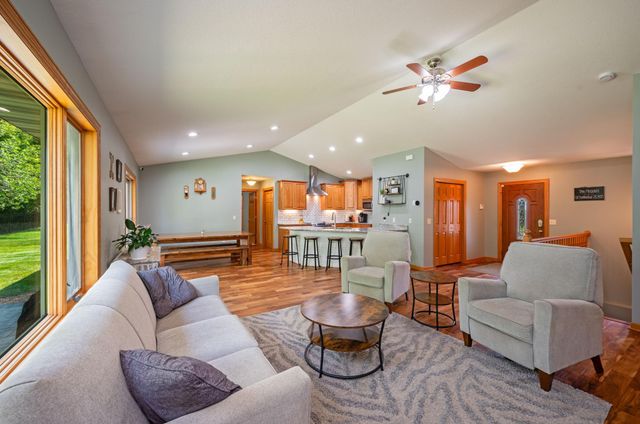 105 Hidden Oaks Circle, Mankato, MN 56001