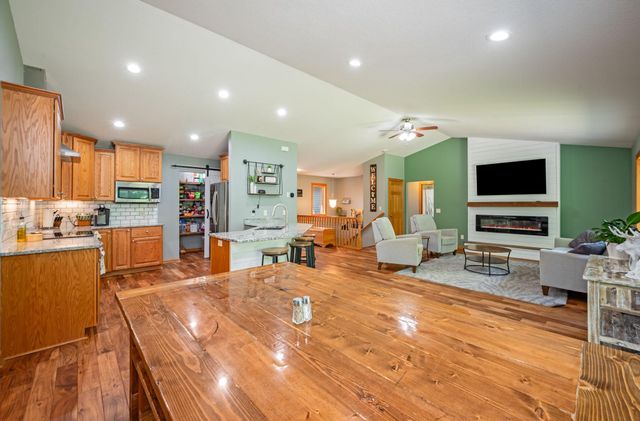 105 Hidden Oaks Circle, Mankato, MN 56001