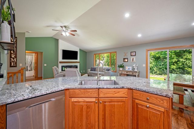 105 Hidden Oaks Circle, Mankato, MN 56001