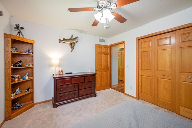 105 Hidden Oaks Circle, Mankato, MN 56001