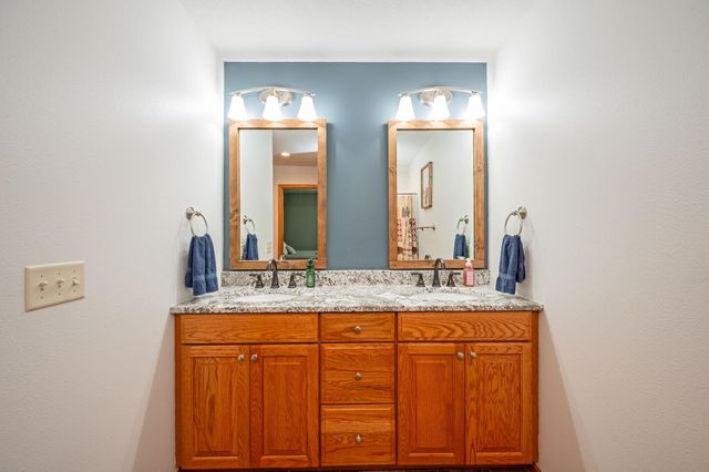 105 Hidden Oaks Circle, Mankato, MN 56001
