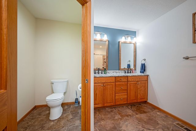 105 Hidden Oaks Circle, Mankato, MN 56001