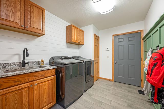 105 Hidden Oaks Circle, Mankato, MN 56001