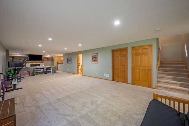 105 Hidden Oaks Circle, Mankato, MN 56001