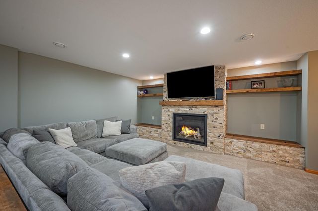 105 Hidden Oaks Circle, Mankato, MN 56001