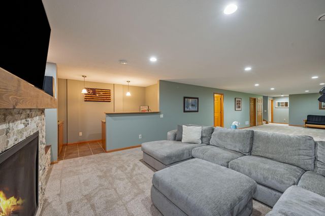 105 Hidden Oaks Circle, Mankato, MN 56001