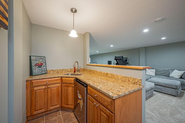 105 Hidden Oaks Circle, Mankato, MN 56001
