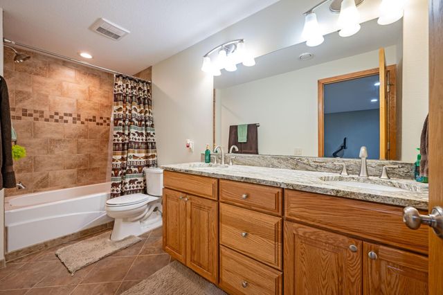105 Hidden Oaks Circle, Mankato, MN 56001