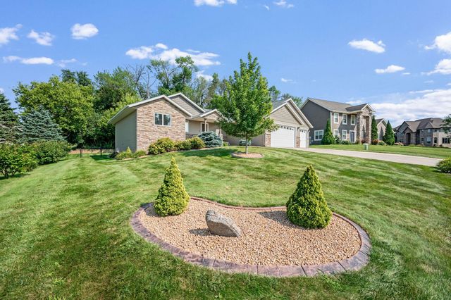 105 Hidden Oaks Circle, Mankato, MN 56001