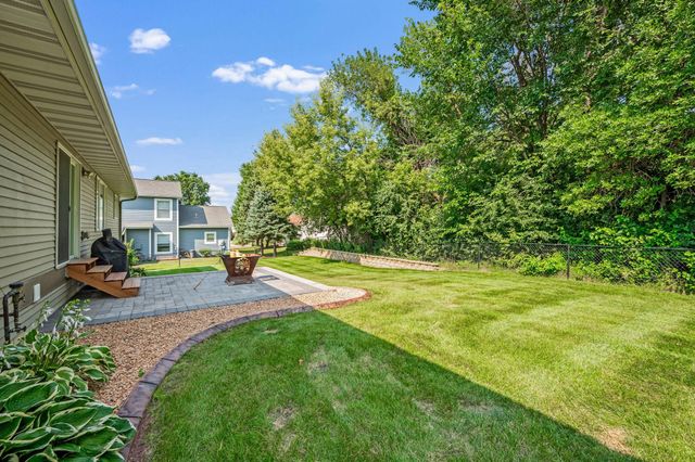 105 Hidden Oaks Circle, Mankato, MN 56001
