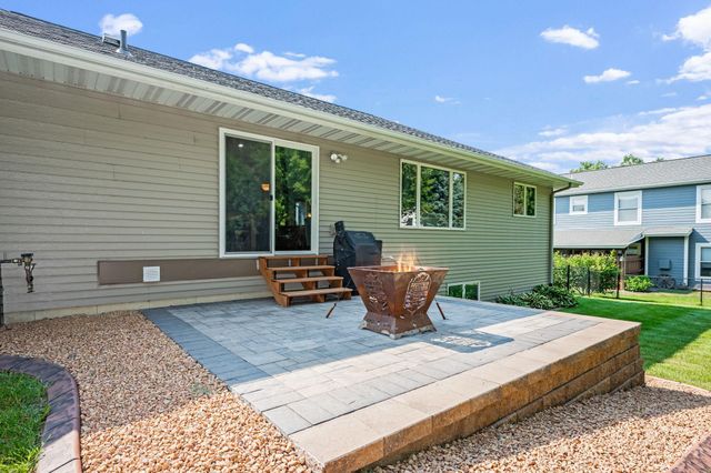 105 Hidden Oaks Circle, Mankato, MN 56001