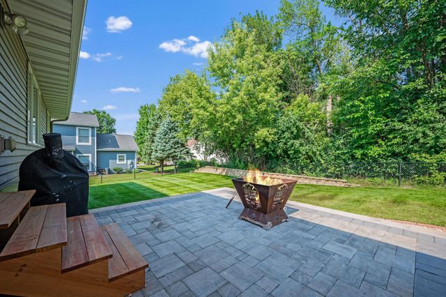 105 Hidden Oaks Circle, Mankato, MN 56001