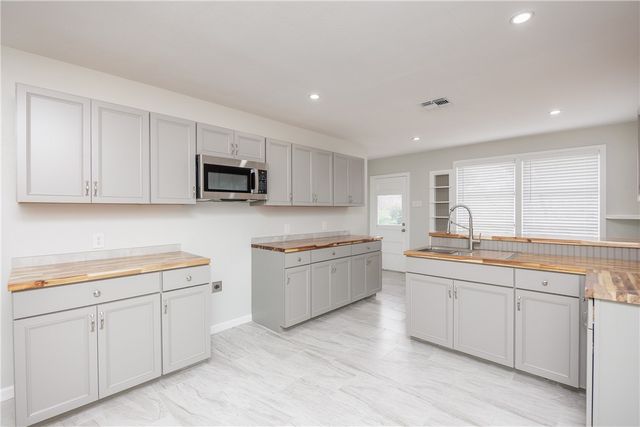 627 Indiana Ave, Corpus Christi, TX 78404