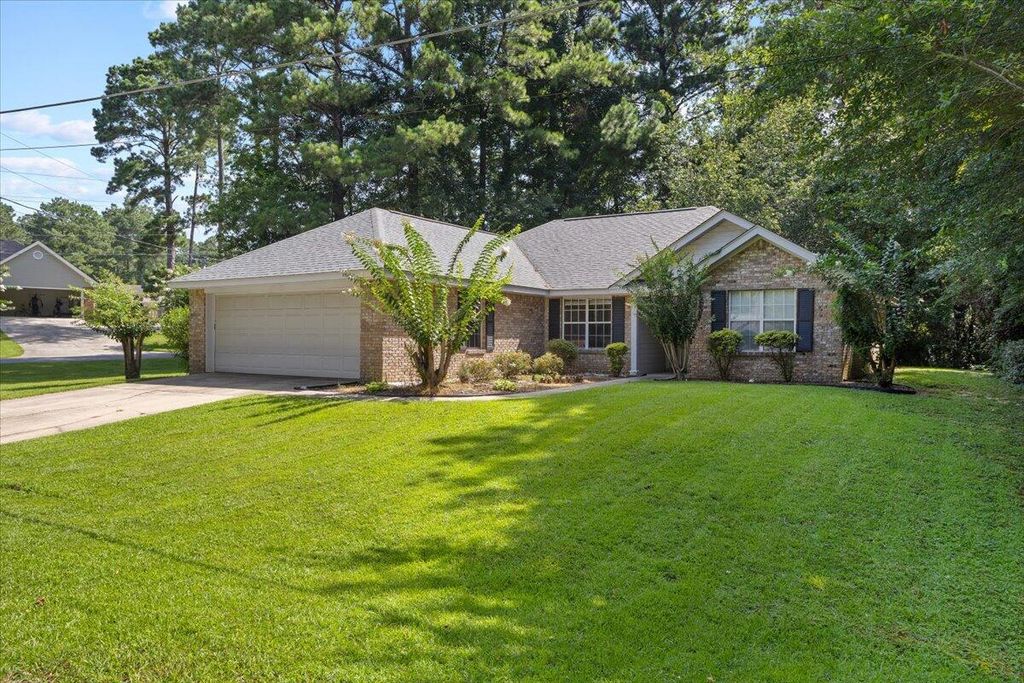 334 Pine Ln., Hattiesburg, MS 39402