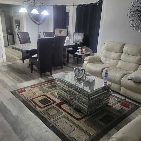 388 Evans Avenue, Aurora, IL 60505