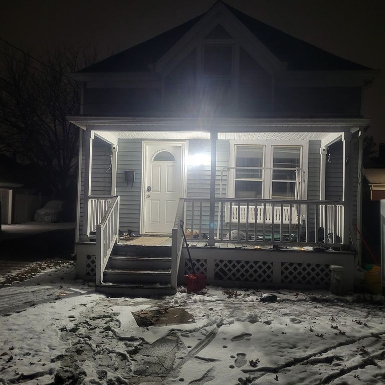 388 Evans Avenue, Aurora, IL 60505