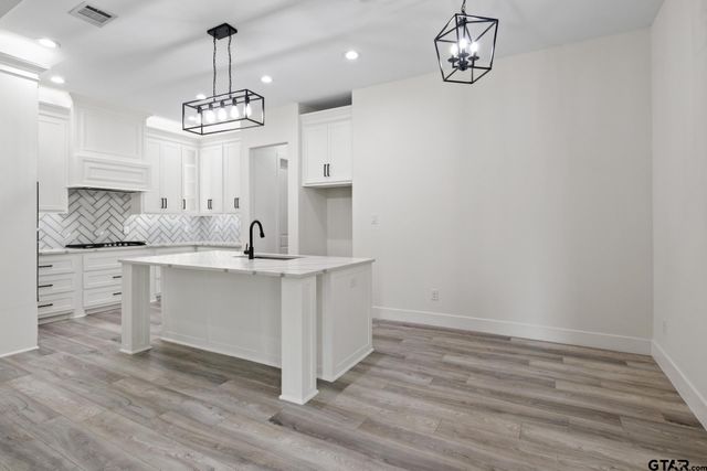 255 Kathryn's Ct, Mt Pleasant, TX 75455