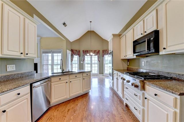 2095 Hickory Station Circle, Snellville, GA 30078