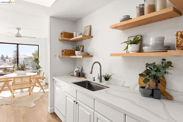 322 Hanover Ave 409, Oakland, CA 94606