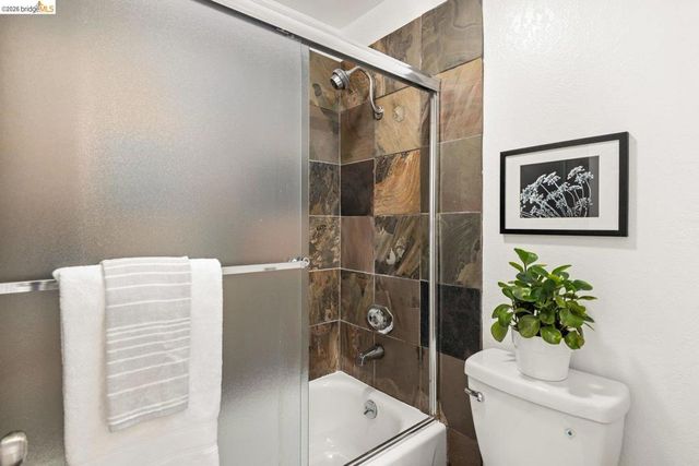 322 Hanover Ave 409, Oakland, CA 94606