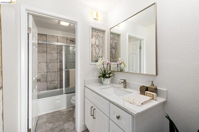 322 Hanover Ave 409, Oakland, CA 94606