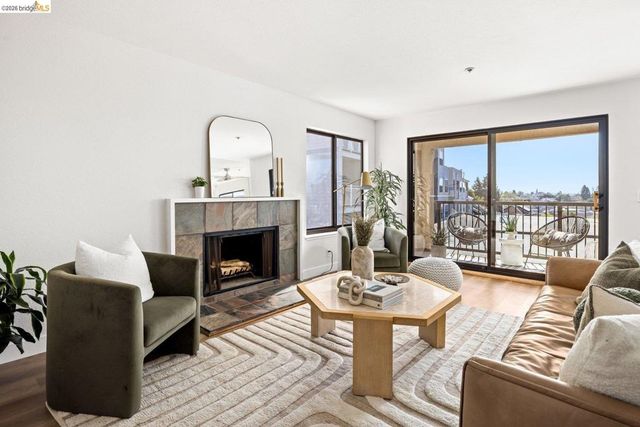 322 Hanover Ave 409, Oakland, CA 94606