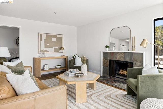 322 Hanover Ave 409, Oakland, CA 94606