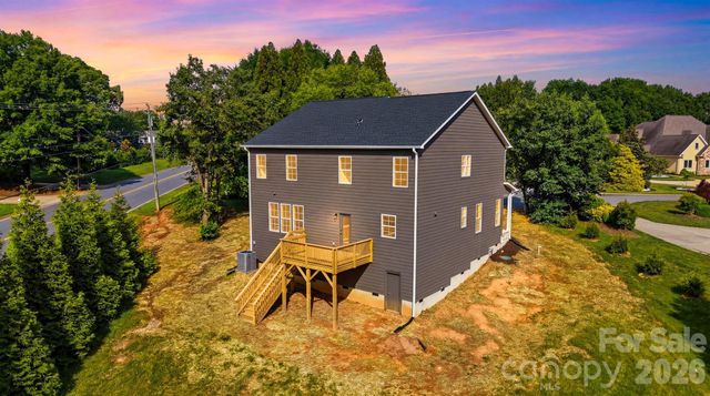 1147 10th Street Lane NW, Hickory, NC 28601