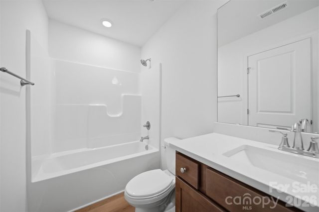1147 10th Street Lane NW, Hickory, NC 28601