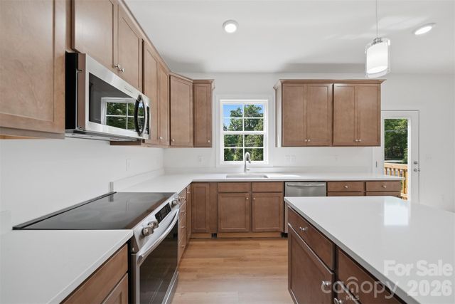 1147 10th Street Lane NW, Hickory, NC 28601