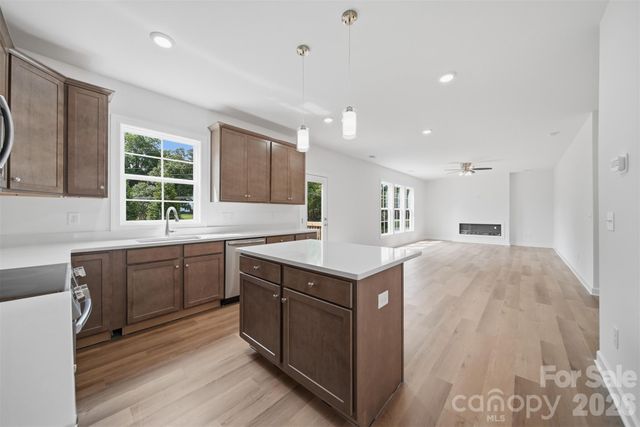 1147 10th Street Lane NW, Hickory, NC 28601