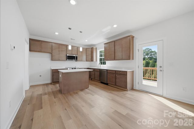 1147 10th Street Lane NW, Hickory, NC 28601