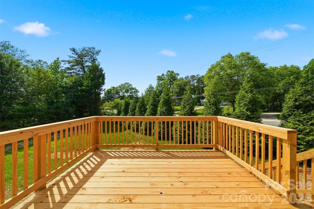 1147 10th Street Lane NW, Hickory, NC 28601