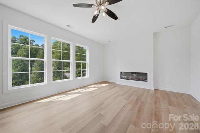 1147 10th Street Lane NW, Hickory, NC 28601