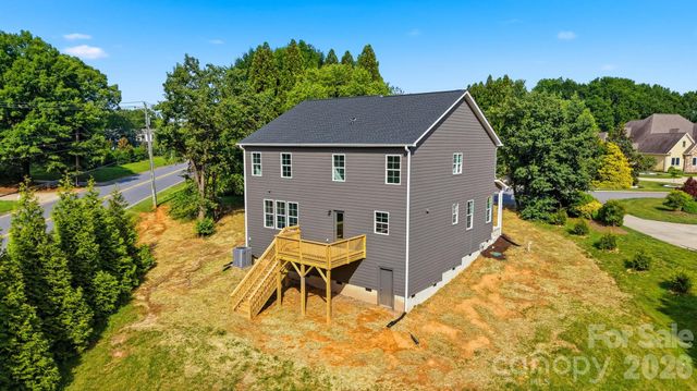1147 10th Street Lane NW, Hickory, NC 28601