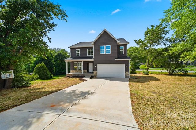 1147 10th Street Lane NW, Hickory, NC 28601