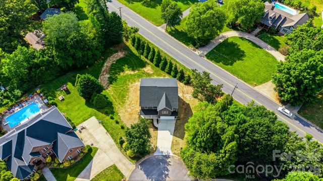 1147 10th Street Lane NW, Hickory, NC 28601