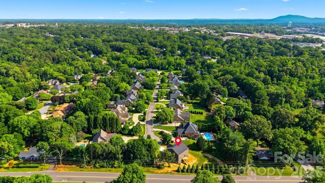 1147 10th Street Lane NW, Hickory, NC 28601